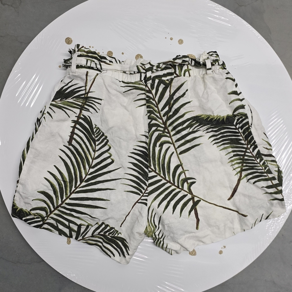 H&M High Waist White and Green Shorts - Picture 2 of 5